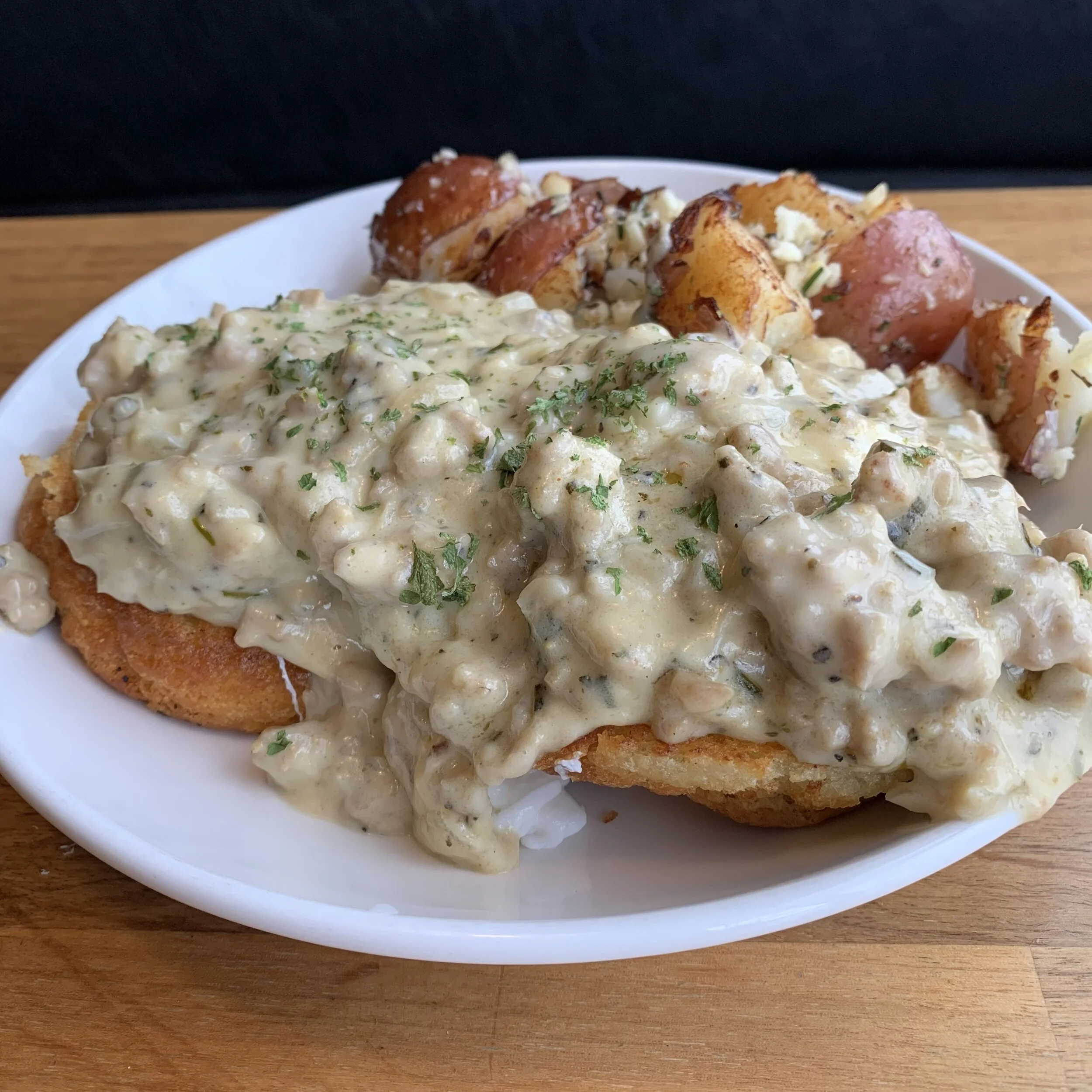 biscuits-and-gravy-brunch-south-park-seattle