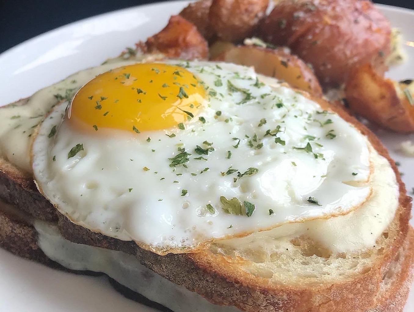 SP&Eacute;CIAL AUJOURD'HUI...LE CROQUE MADAME! Biscuit brunch is Sat/Sun 9AM-2PM. See you soon. #uncleeddiessouthpark #seattlebrunch #seattlefoodie #seattlefood #croquemadame EDDIESP.COM