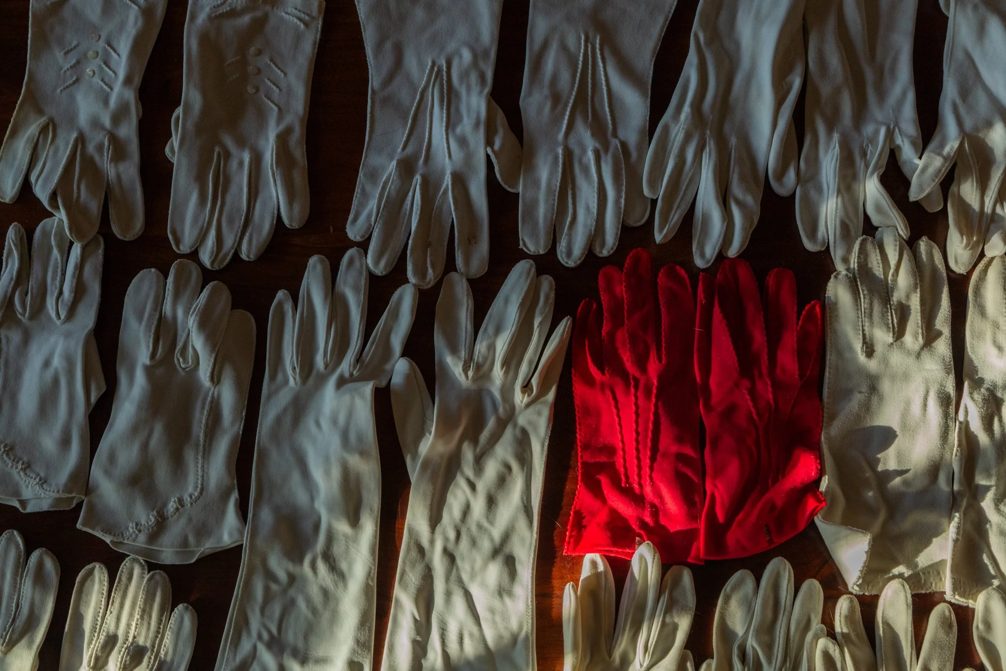 red gloves, 2025