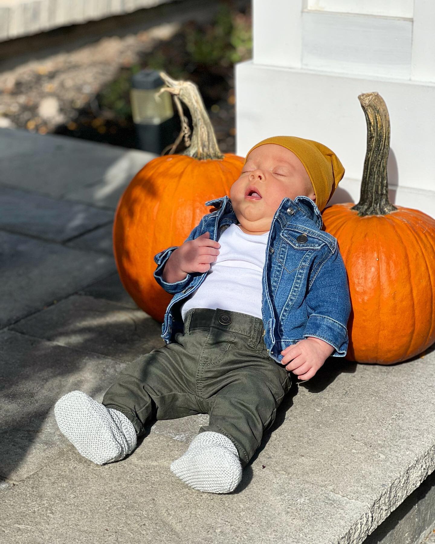 Sunday vibes #lilWes ✌🏼🎃 💤