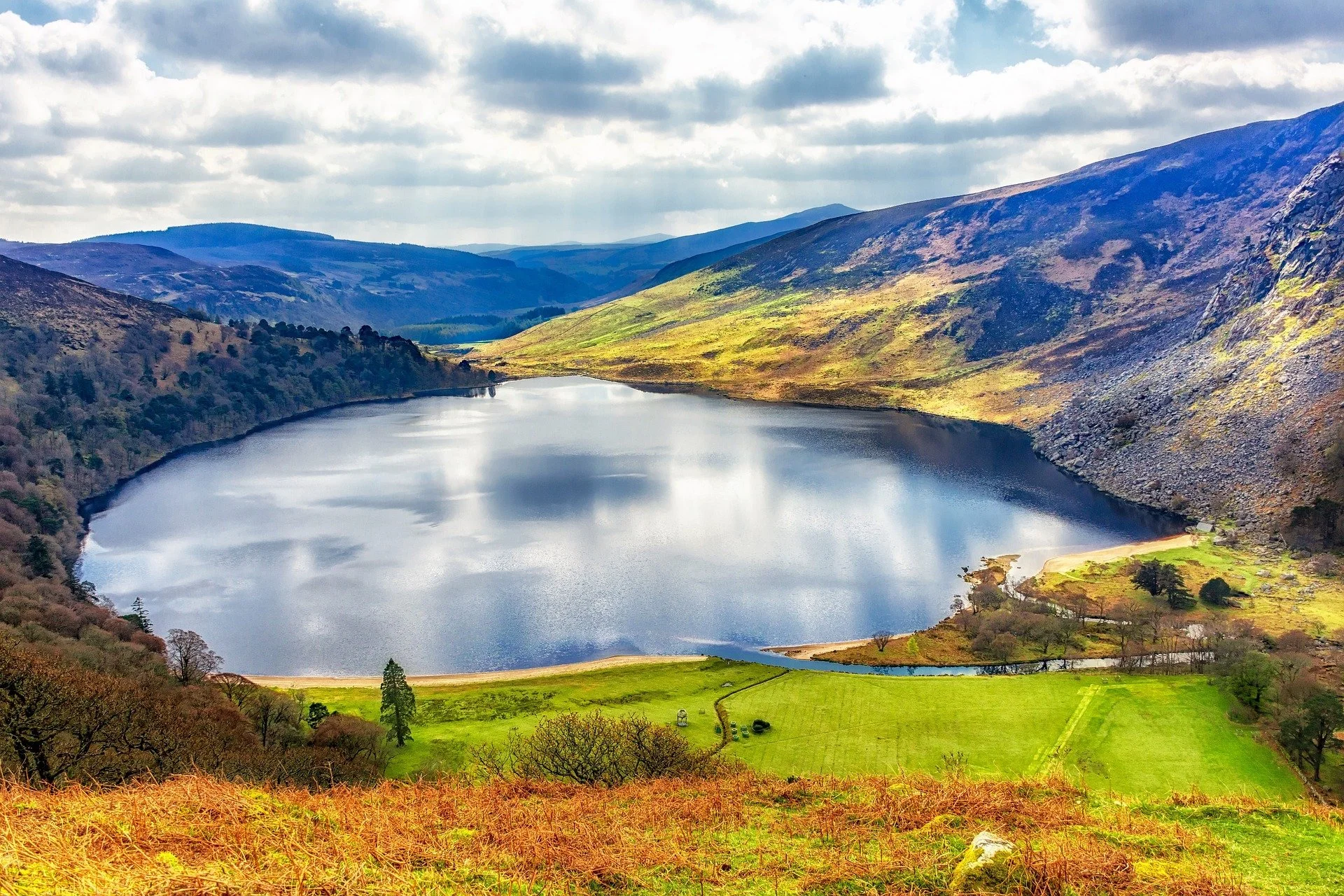 lough-tay-4127028_1920.jpg
