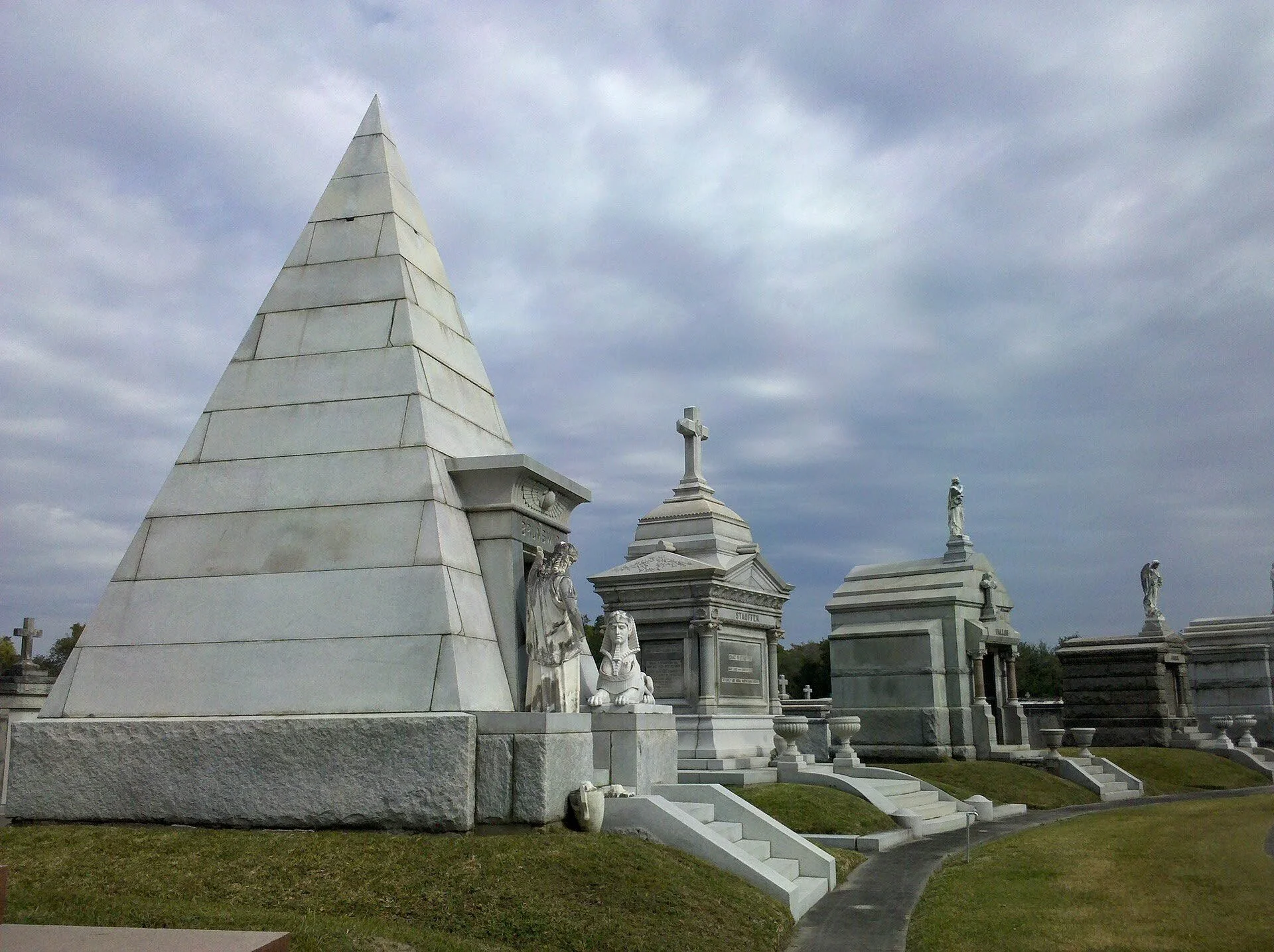 Metairie Cemetery.jpg