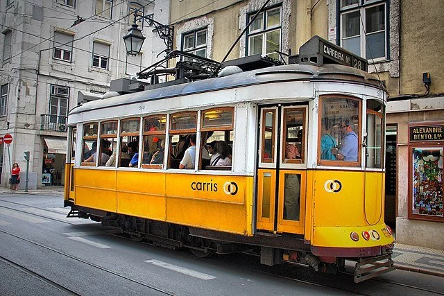 Tram_28;_Lisbon_(5282021178).jpg