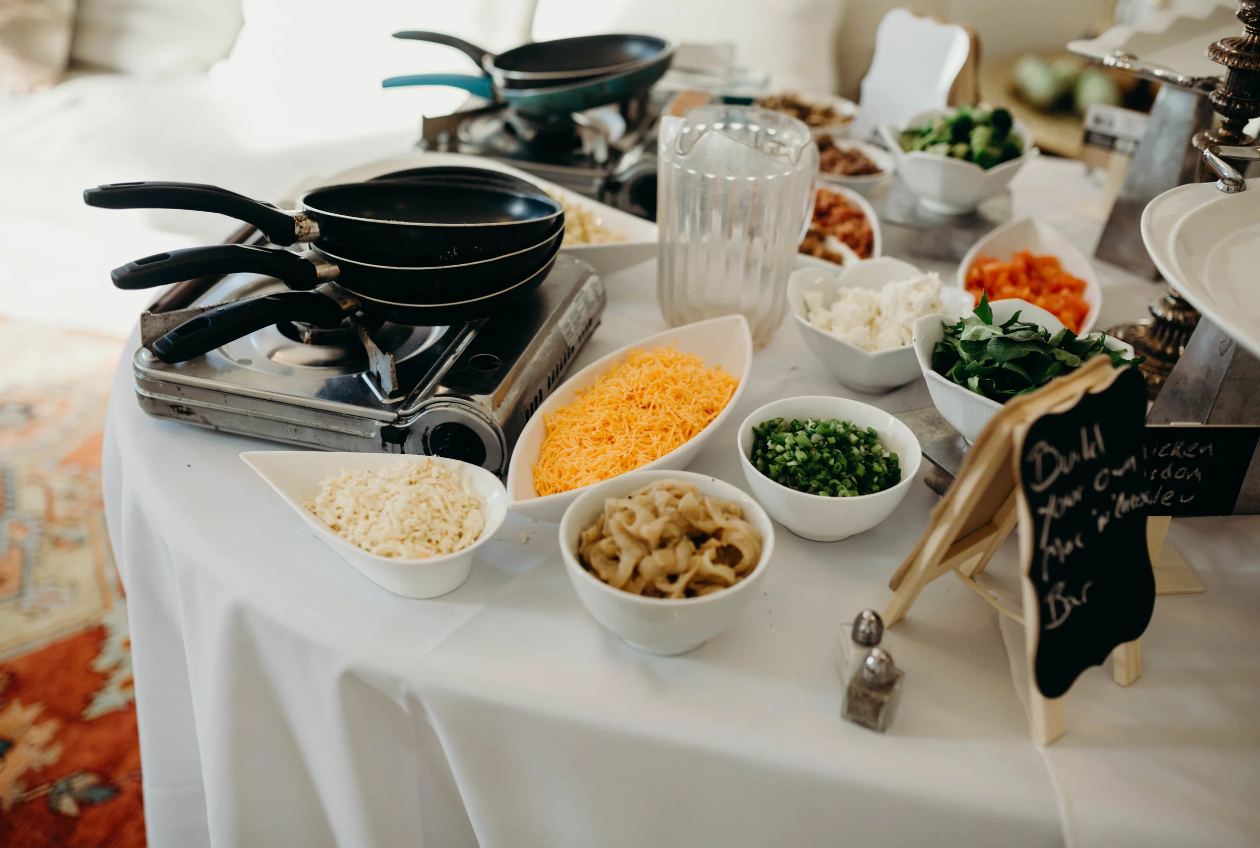 I knew these two were a fantastic couple when I saw that they had a make your own macaroni and cheese bar. I mean, seriously? That's the way to my heart. 