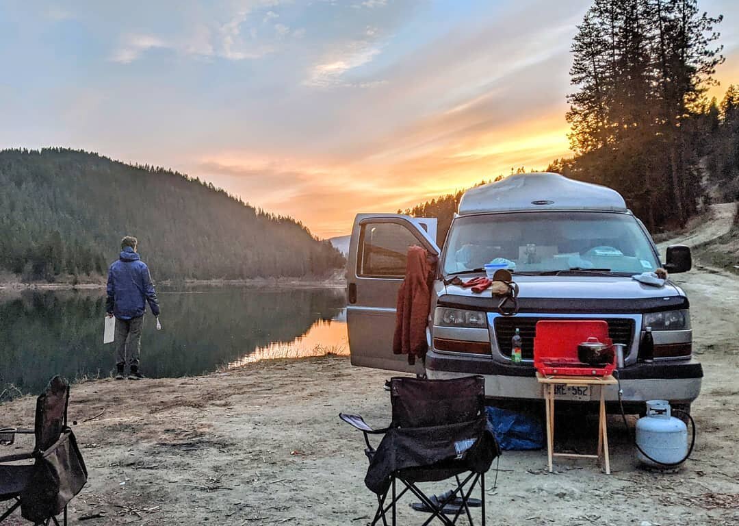 With cutting board and dish scrubby in hand I stand mesmerized by yet another stunning sunset over the Pend D'Oreille river.

After another fantastic dinner prepared by Lyndsay I sprang into action to clean the mountain of dishes. &nbsp;On this occas