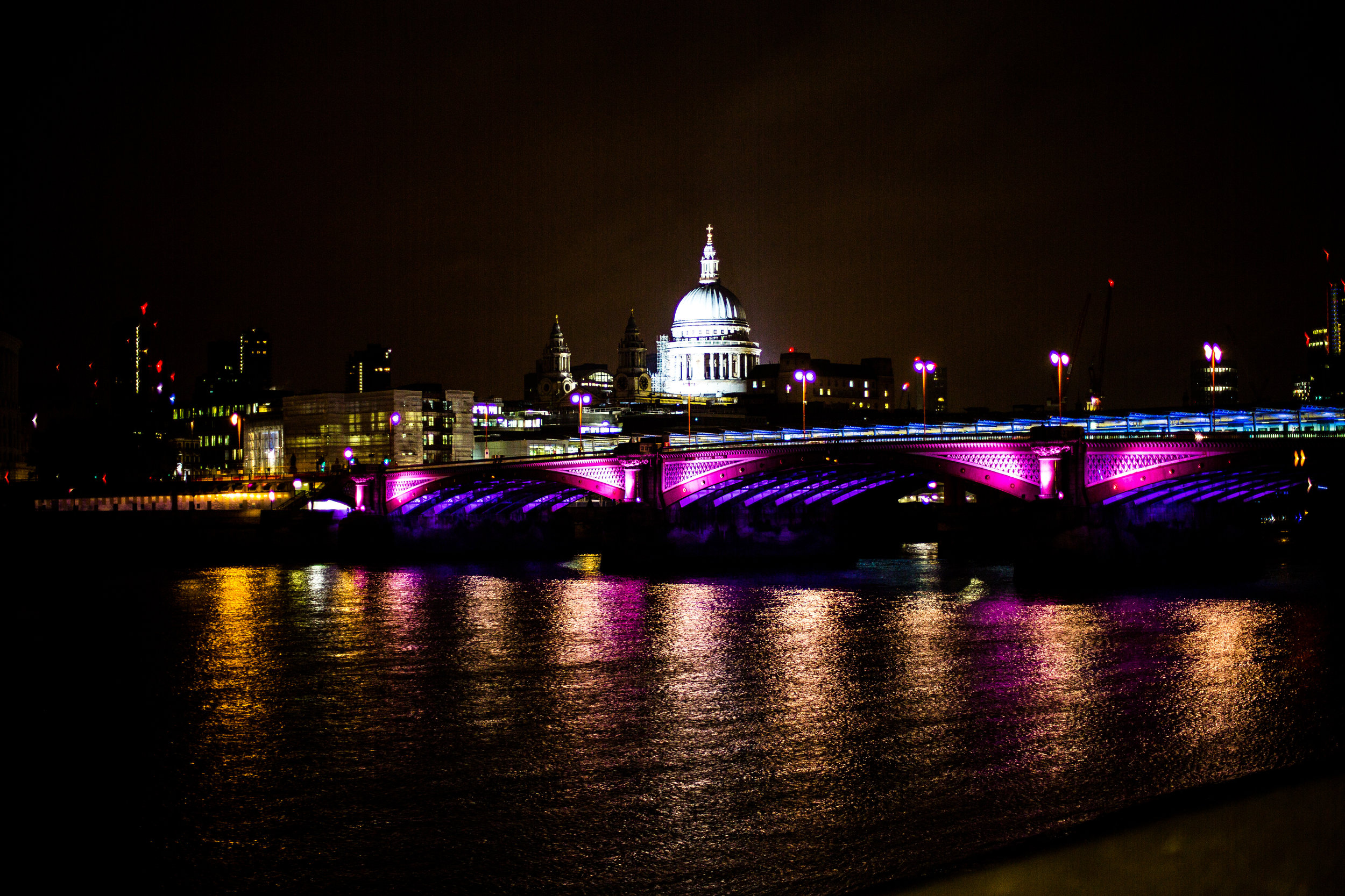 LONDON WATERFRONT