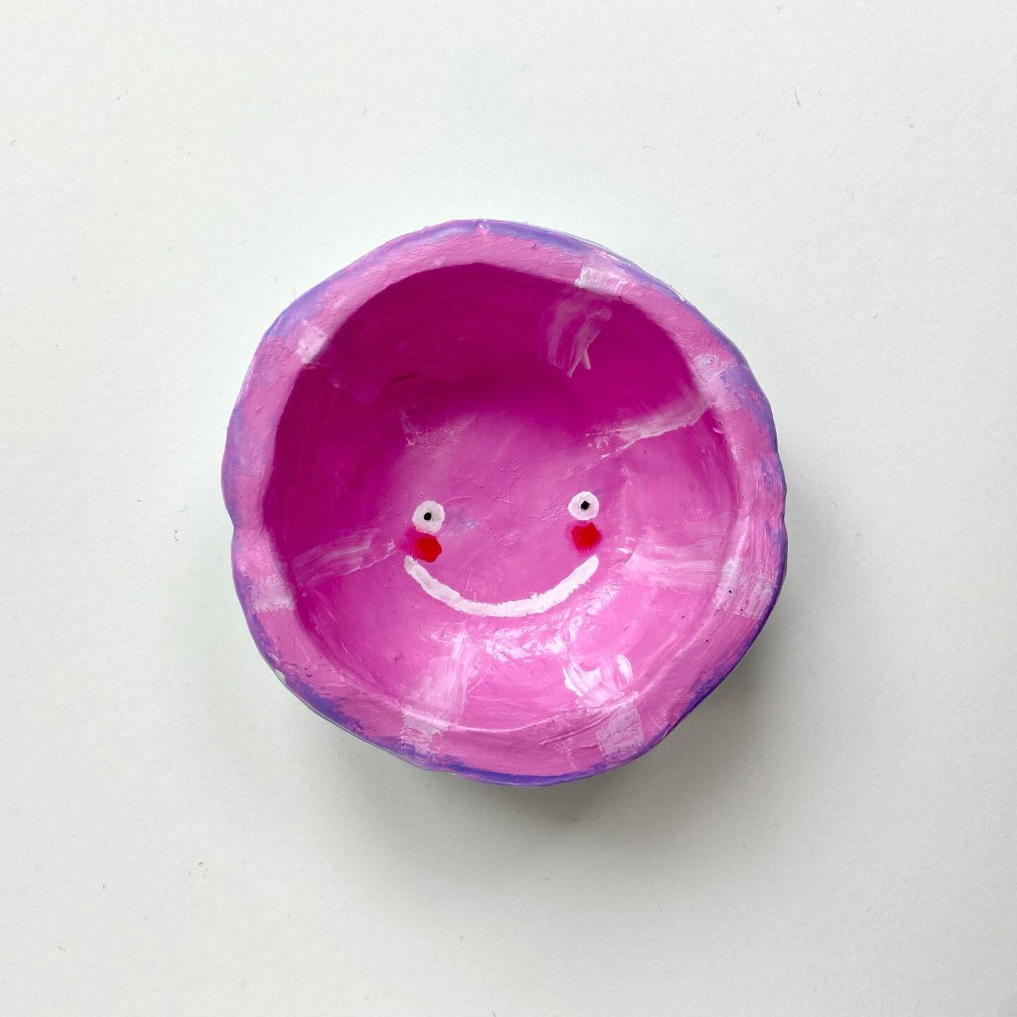 Here is a happy clam for your enjoyment 

#hai #hello #clam #happy #smile #sunday #colour #ceramic #bowl #lilguy #pink #artist #art