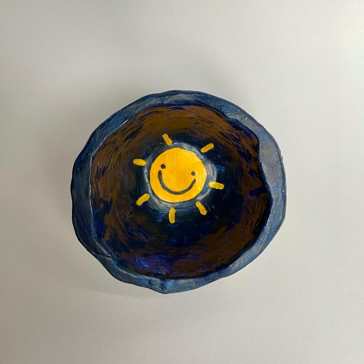 Hello there

#ceramic #painter #artist #sunshine #smile #design #sun #pot #glaze #paint #comforting #lilpot #pinchpot #art #london #supportsmallbusiness #supportlocalartists #sunday #blues