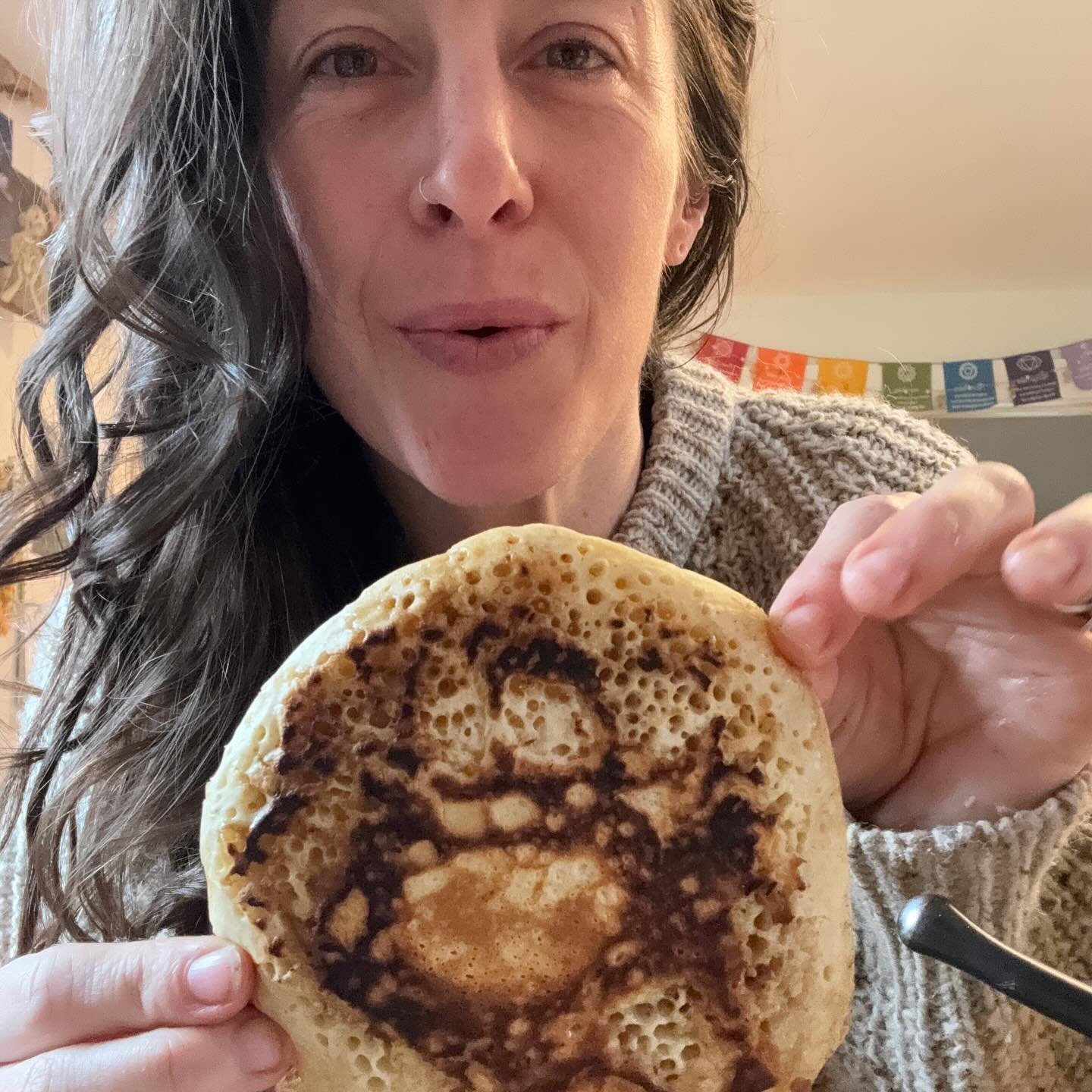 These Alaskan Frontier Hot Cakes make all of my crumpet in pancake form dreams come true.

Recipe by @sandorkraut from his book Wild Fermentation &amp; inspired/made possible by @warmspringsherbal 💚

Tending my sourdough starter is becoming a part o