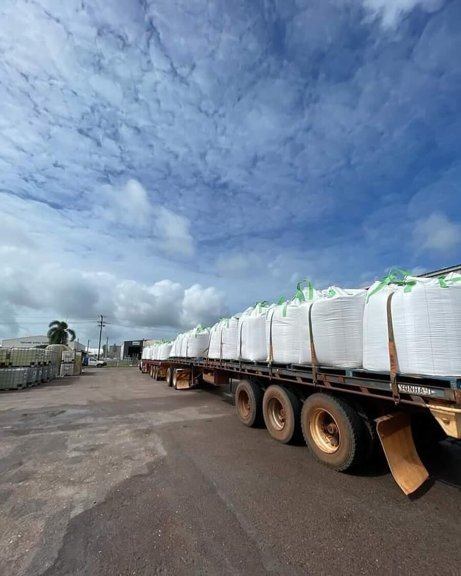 🌱CUSTOM BLENDED FERTILISER 🌱

The guys are still busy pushing out some orders of custom blended fertiliser for our growers right here in Darwin, at our onsite manufacturing plant. 

Meanwhile, our Agronomists are already starting to receive some po