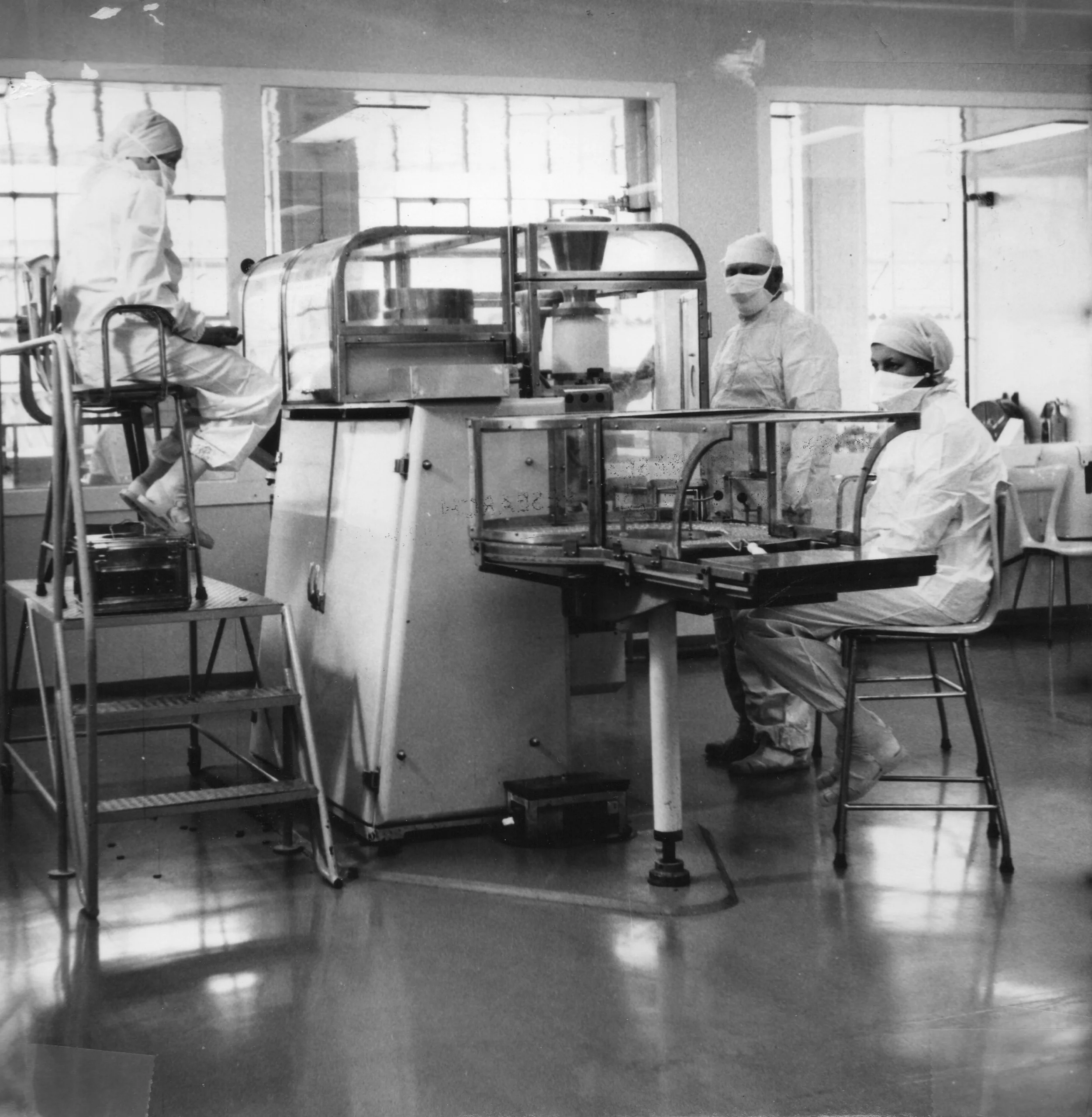 Machine filling of sterile injectable penicillin, BRL, 1967