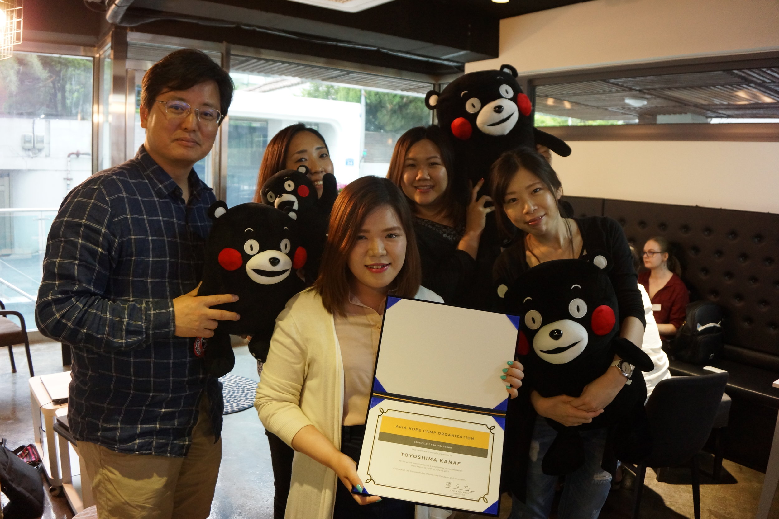  Director Cho awarding a certification to one of our interns 