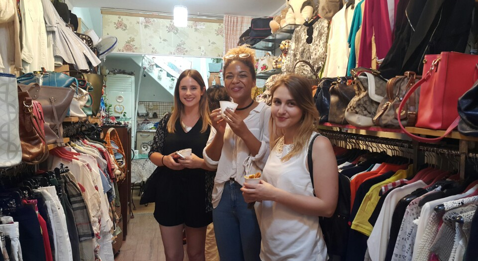  The French interns enjoying the comforts of Seoul with their new found friends. 