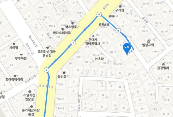 LA SHARE HOUSE EST RAPIDEMENT ACCESSIBLE A PIED DEPUIS LA SORTIE 3 DE LA STATION HONGIK UNIVERSITY.