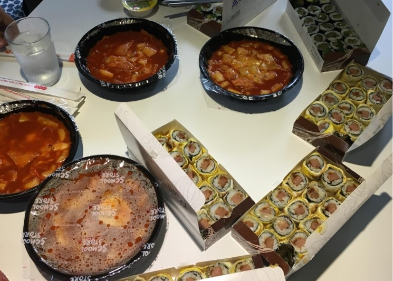 Trying out Korea food 