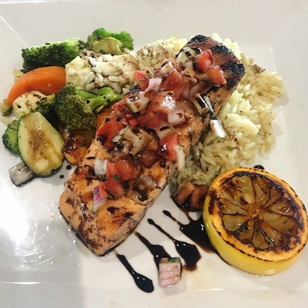 Our Chef Special is always changing and always delicious! Grilled salmon with pico de Gallo , balsamic glazed served with rice and veggies.
11-2pm #yycnow #calgaryeats #yyceats #calgarypubs