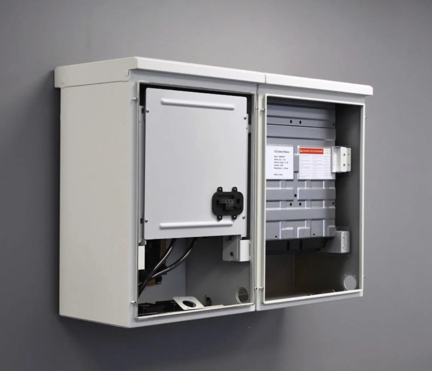Eguana-battery-inside.jpg