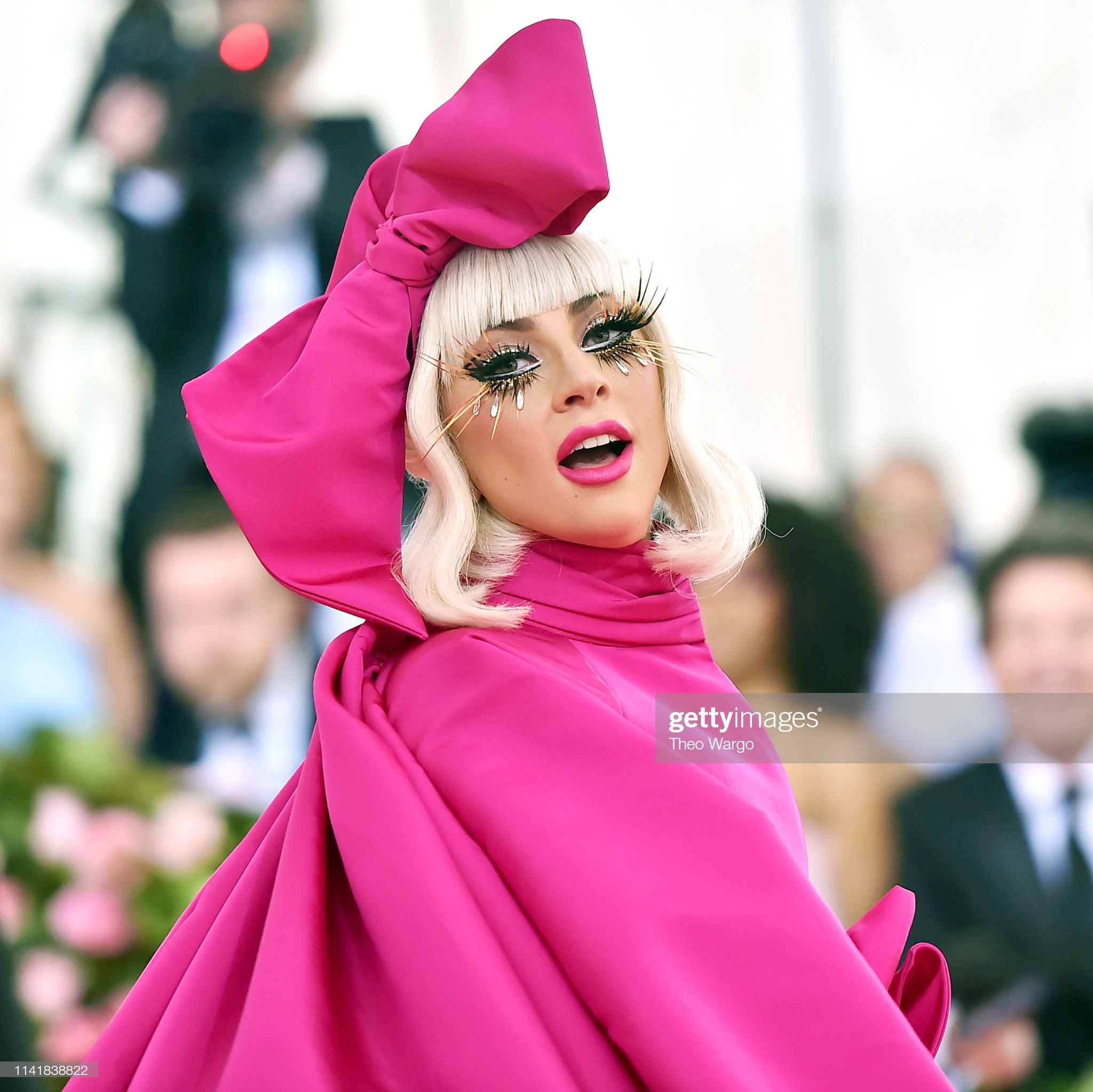 NEW YORK, NEW YORK - Maio 06: Lady Gaga attends The 2019 Met Gala Celebrating Camp: Notes on Fashionat Metropolitan Museum of Art on Maio 06, 2019 in New York City. (Photo by Theo Wargo/WireImage)