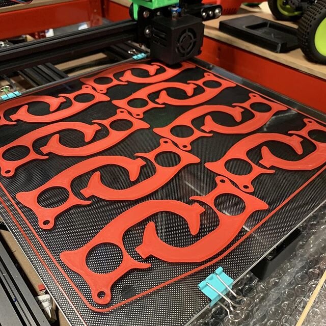 Printing lots and lots of Door Handle Grabbers this week! &hearts;️ 🍓🎈👺💋
.
#3dprintingindustry #3dprinting #3dprintingcommunity #safety #red #filament #design #creative