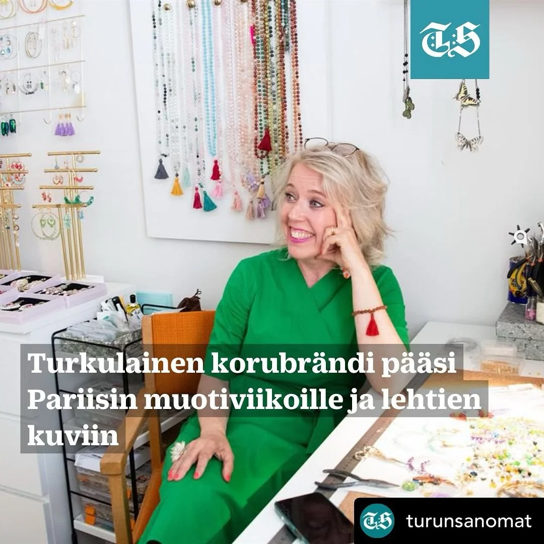 Posted @withregram &bull; @turunsanomat Katri Juvan ty&ouml;pajalla Taiteen talossa telineill&auml; killuu koruja, jotka eiv&auml;t v&auml;rikyll&auml;isyydess&auml;&auml;n ehk&auml; istu perinteiseen suomalaiseen mielenmaisemaan.⁠
Juva saa inspiraat