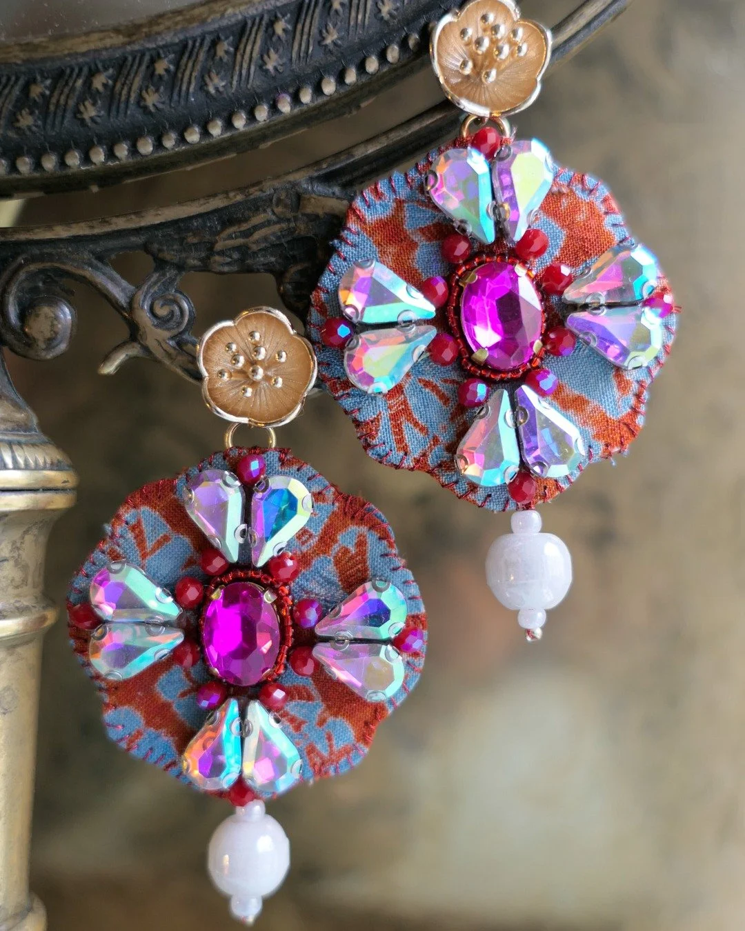 Sparkle for the festive season and finding unique gifts for your loved ones ✨✨✨✨✨✨✨
Nikkotakko&rsquo;s studio is located in Turku, inside @taiteentalo , and also serves as a small and atmospheric brick-and-mortar shop. On site you&rsquo;ll find a ric