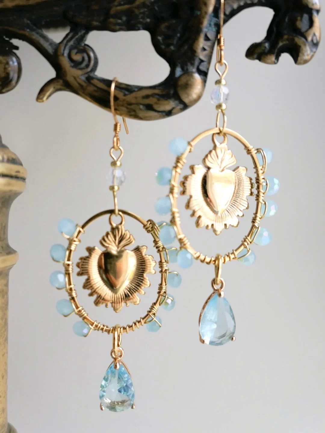 🩵💚🤍New 🤍💚🩵 
Feel confident and effortlessly stylish with these one-of-a-kind earrings that radiate sophistication and charm, perfect for any special occasion or everyday moments.
Available Nikkotakko OnlineShop
💙🩵💚
#finnishdesign #heartearri