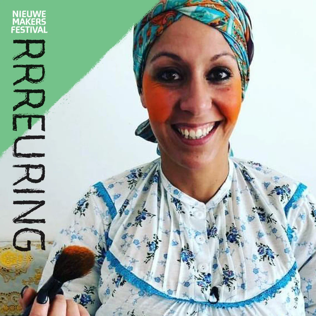Nieuwe Makers Festival - RRReuring Het schuurt, experimenteert, zoemt... RRReuring staat voor de verandering die jonge makers op het podium teweegbrengen. Muzikanten, artiesten, theatermakers, cabaretiers en choreografen uit alle hoeken van Amsterdam laten hun laatste werk zien/horen. Bij de keuze voor de makers viel op hoe in hun werk het persoonlijke dicht tegen het politieke aan ligt. De RRReuring kunstenaars verheffen hun stem om maatschappelijke issues vanuit persoonlijke ervaringen aan te zwengelen. Fictie hitst de verbeelding op, terwijl de portie realiteit ons bewuster laat kijken naar ons eigen leven en dat van de anderen.