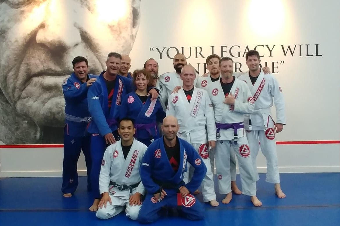 Denis (in the back) posing with the fine folks of Gracie Barra Jiu Jitsu in Vancouver. Professor Max (front center) had just finished instructing the morning BJJ class.