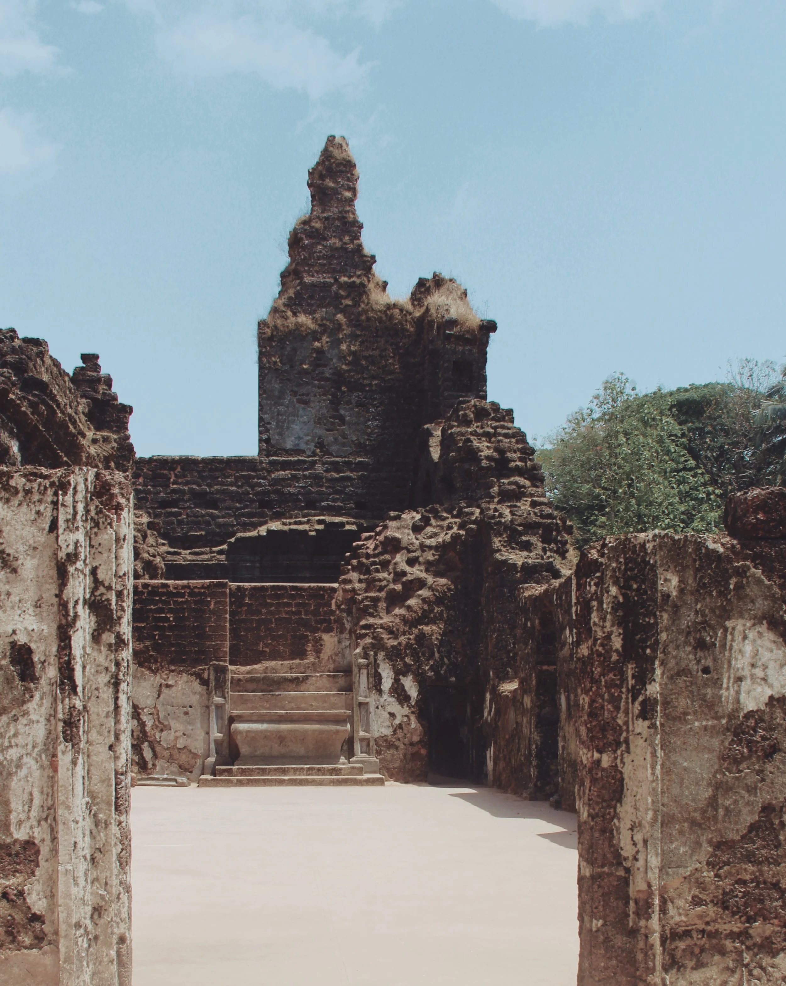 Beautiful ruins in Goa that were made openly accessible to all through the installation of a continuous concrete floor throughout.