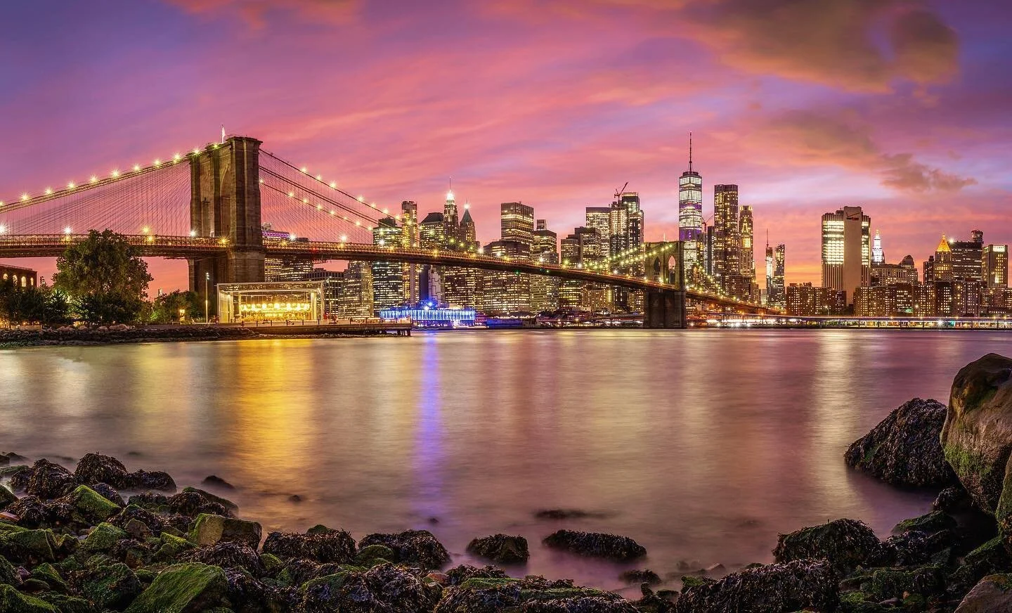 The Brooklyn Bridge heading into downtown New York City. I was there last year for a quick work trip and was lucky enough to catch an awesome sunset. 🔥 .
.
.
#newyork #brooklyn #brooklynbridge #sunset #firesky #awesome_earthpix #sunset_pics #nyc #ne