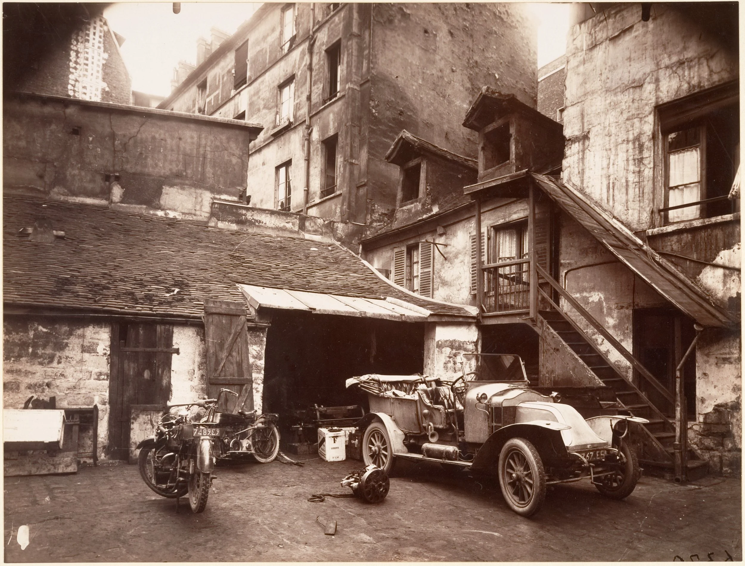 Atget, Cours de Valence, Met.jpg