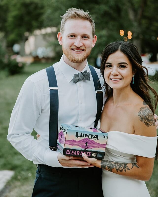 Small Weddings + Elopements mean ANYTHING GOES. Like Rachael and Christians small backyard wedding where @uintabrewing was the drink of choice, with a little bit of icing too.
.
.
.
#theygoticed #coloradoweddingphotographer #rockymountainbride #radco