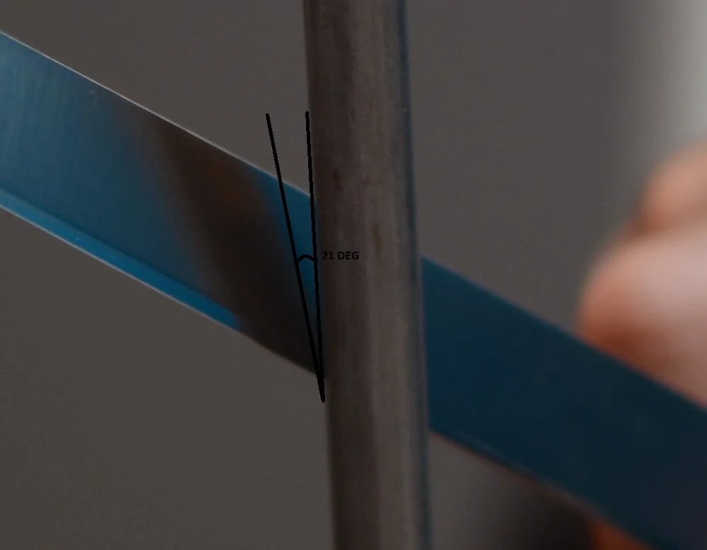 Knife angle.jpg