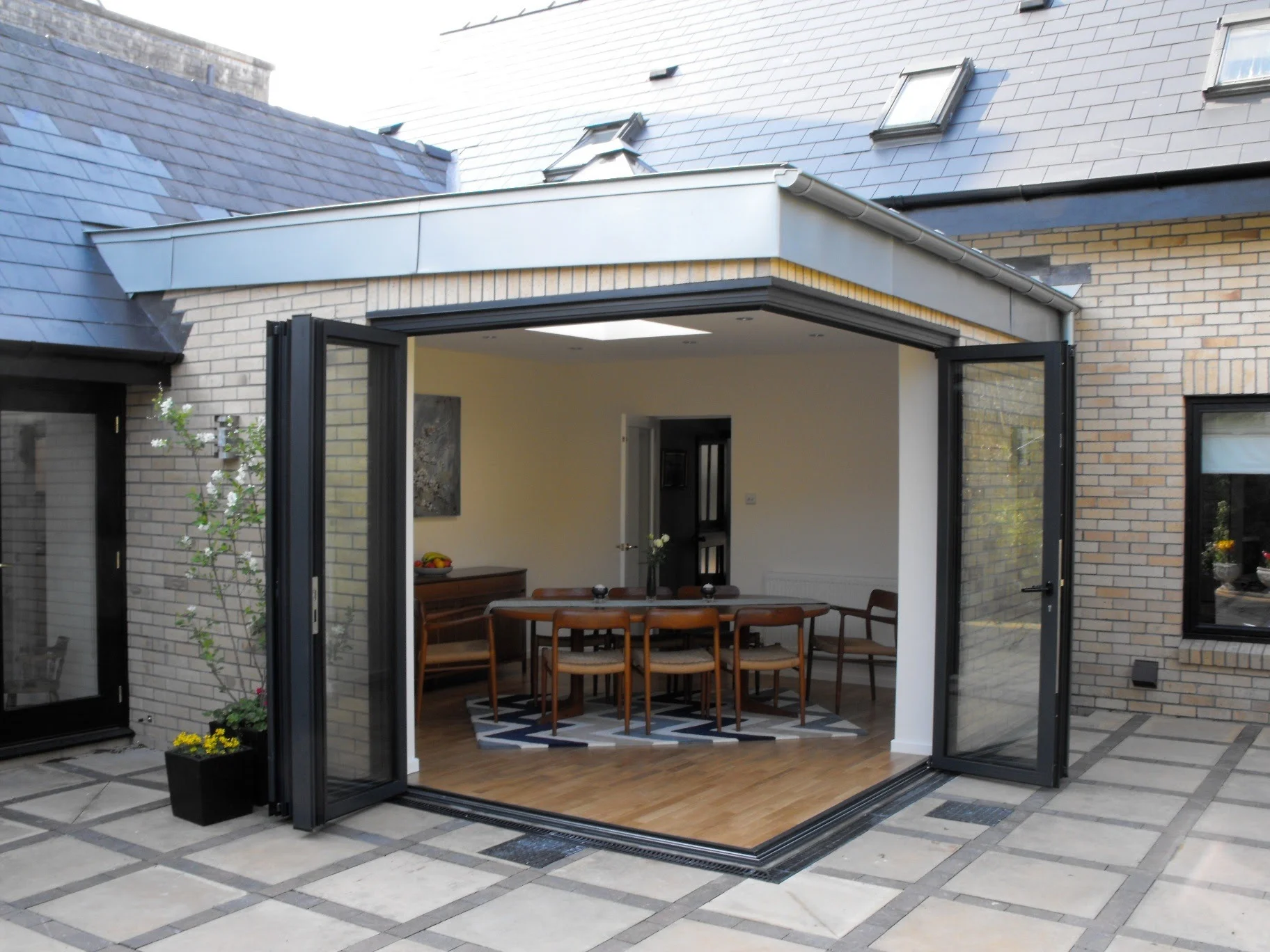 Domestic extension, missing corner