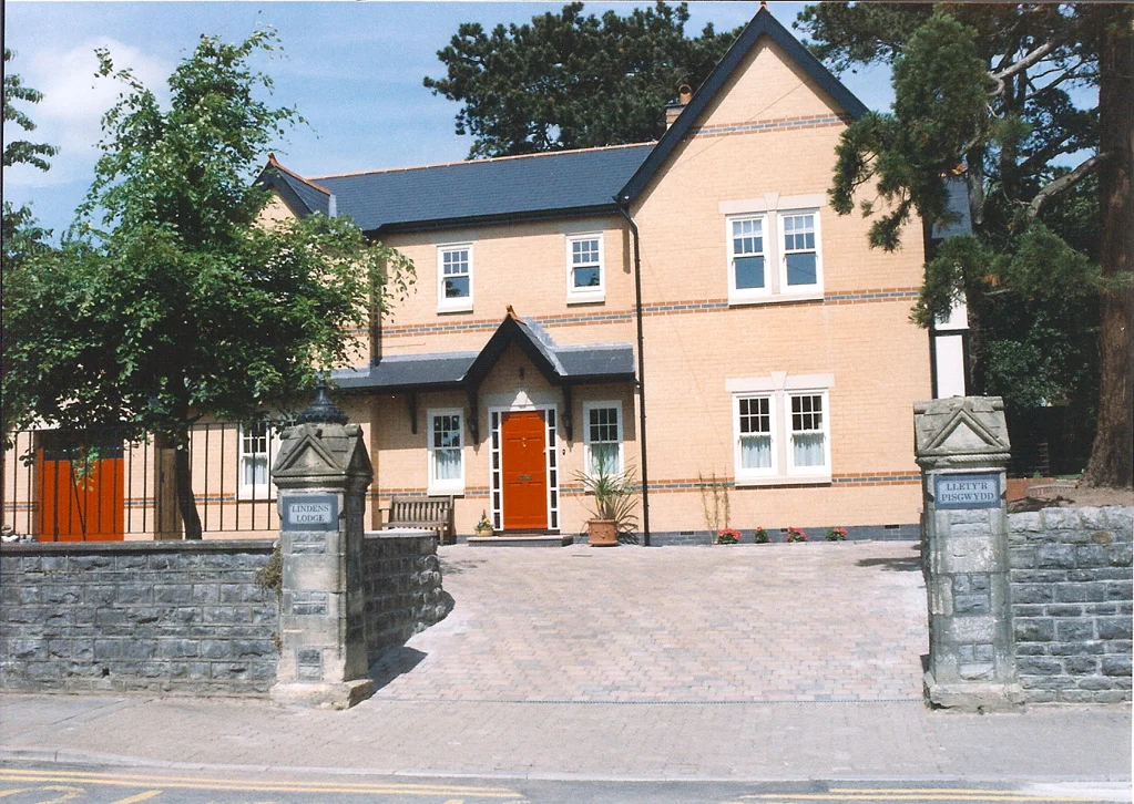 New build 5 bed house