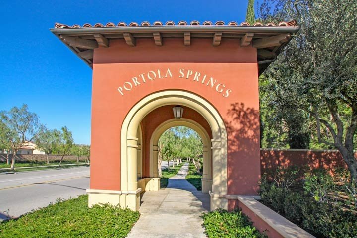 Master-planned community with HOA amenities in Orange County