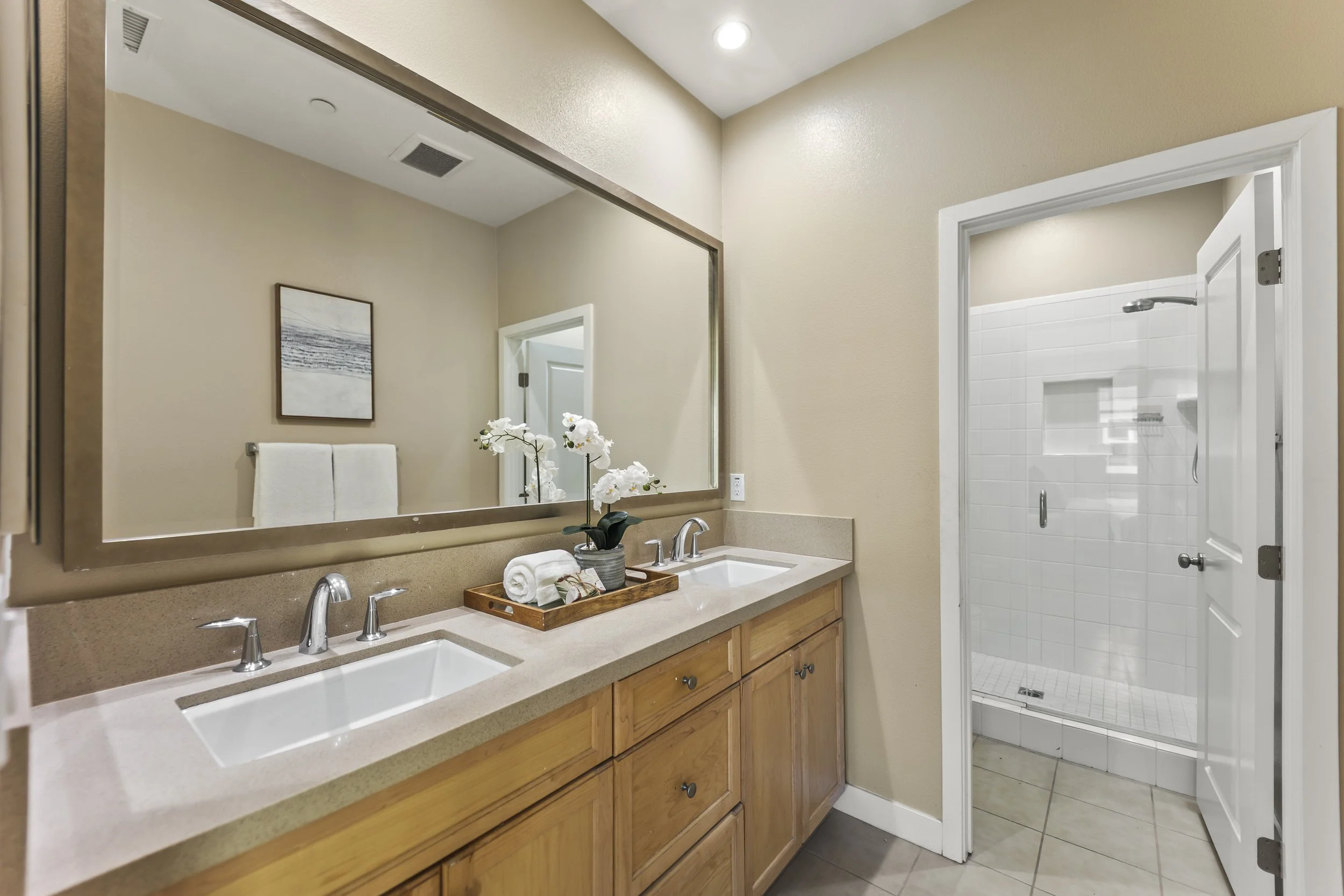 buena-park-parker-collection-bathroom-primary.JPG