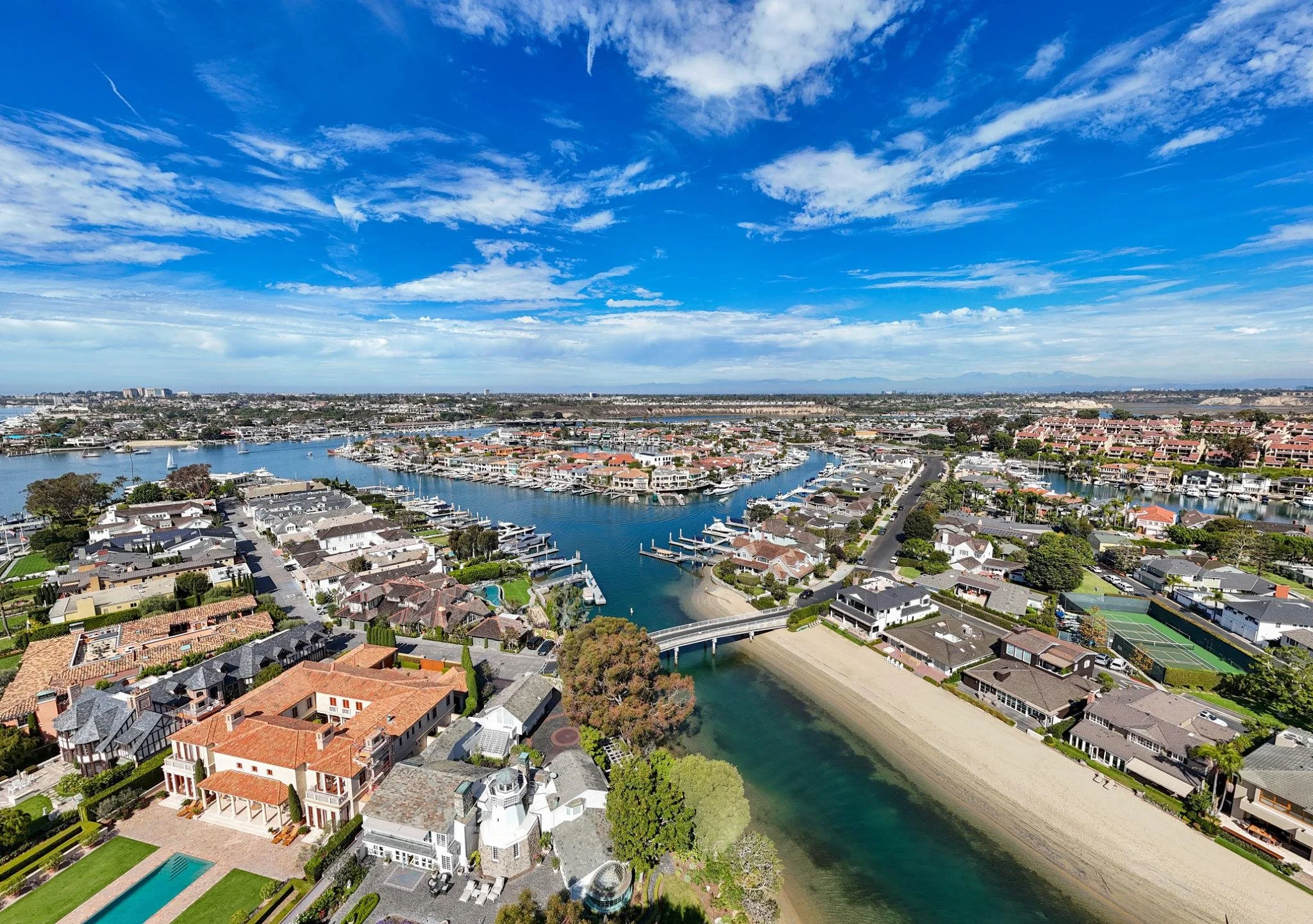Luxury waterfront homes in Newport Beach Orange County