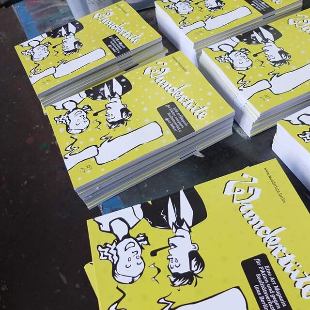 Hurra! Die erste Ausgabe der WUNDERT&Uuml;TE ist fertig gedruckt und wird ausgeliefert... Das Cover hat einen Spezialeffekt...
#wundertute_berlin #fanzine #zine #drawing #illustration #stayhome #bookstagram #vertigorama_berlin #stattlab #soldinerkiez