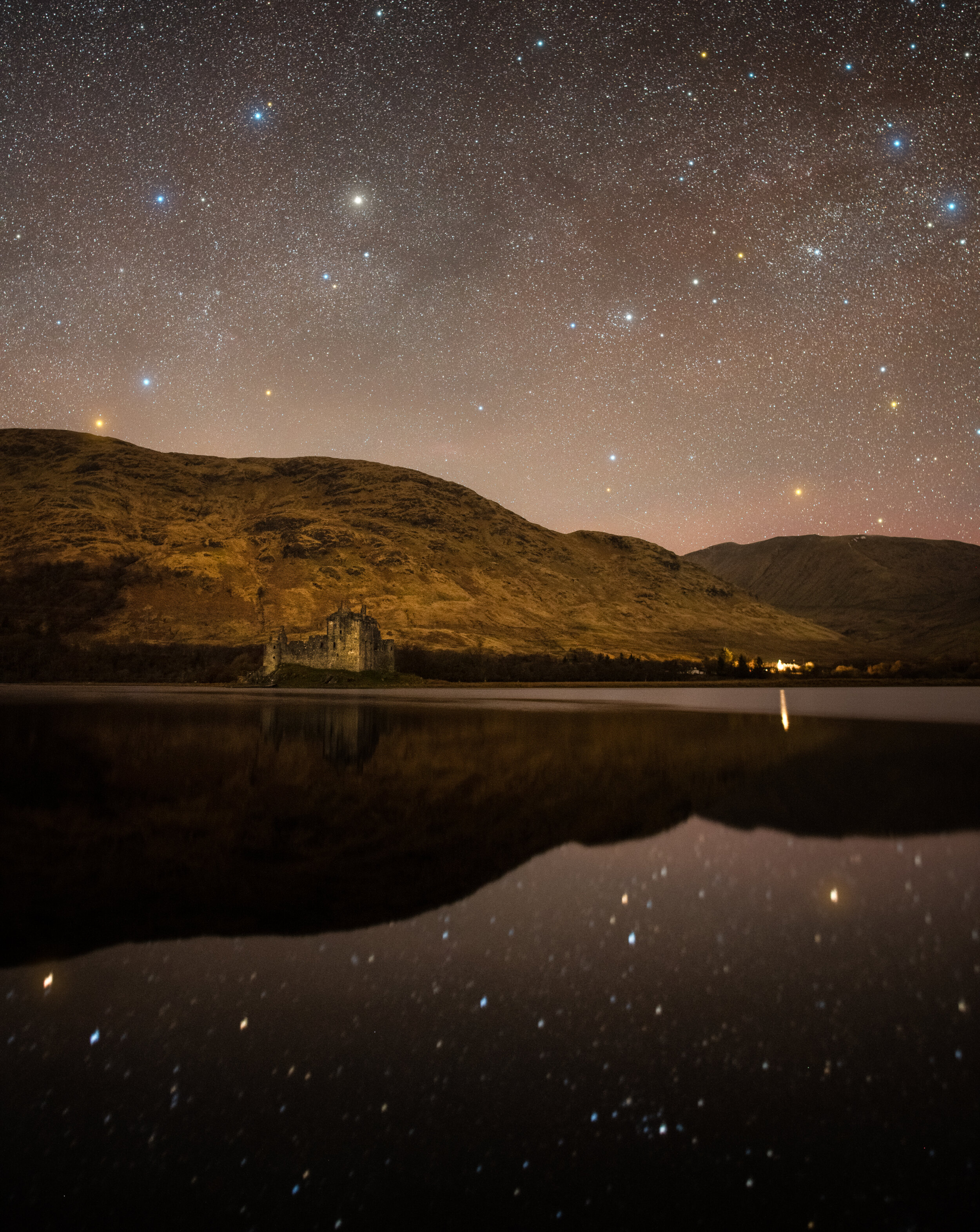 Kilchurn_Castle_Milky_Way-Scottish_Highlands.JPG