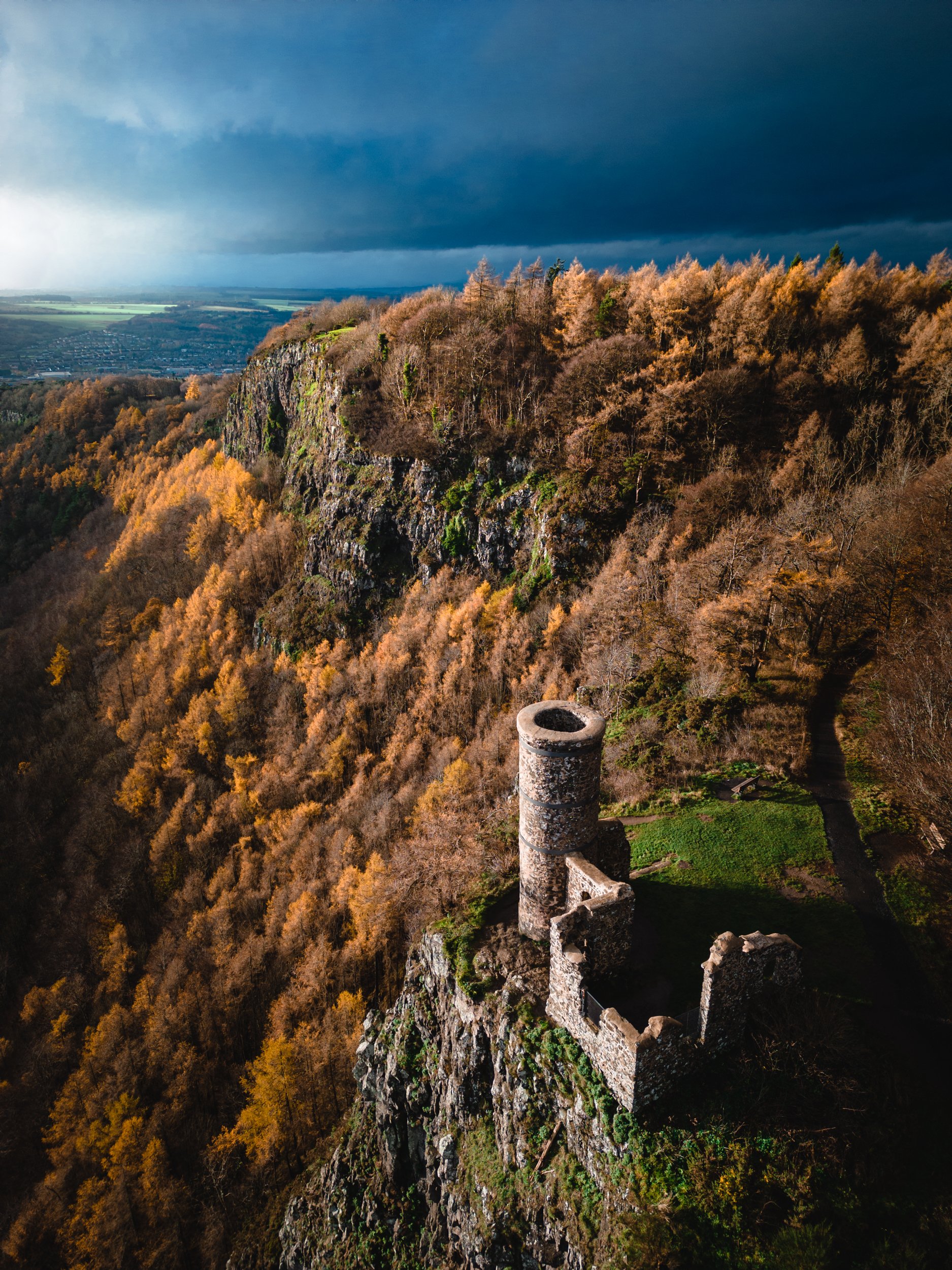 Kinnoull_Hill_Tower_Scotland.JPG