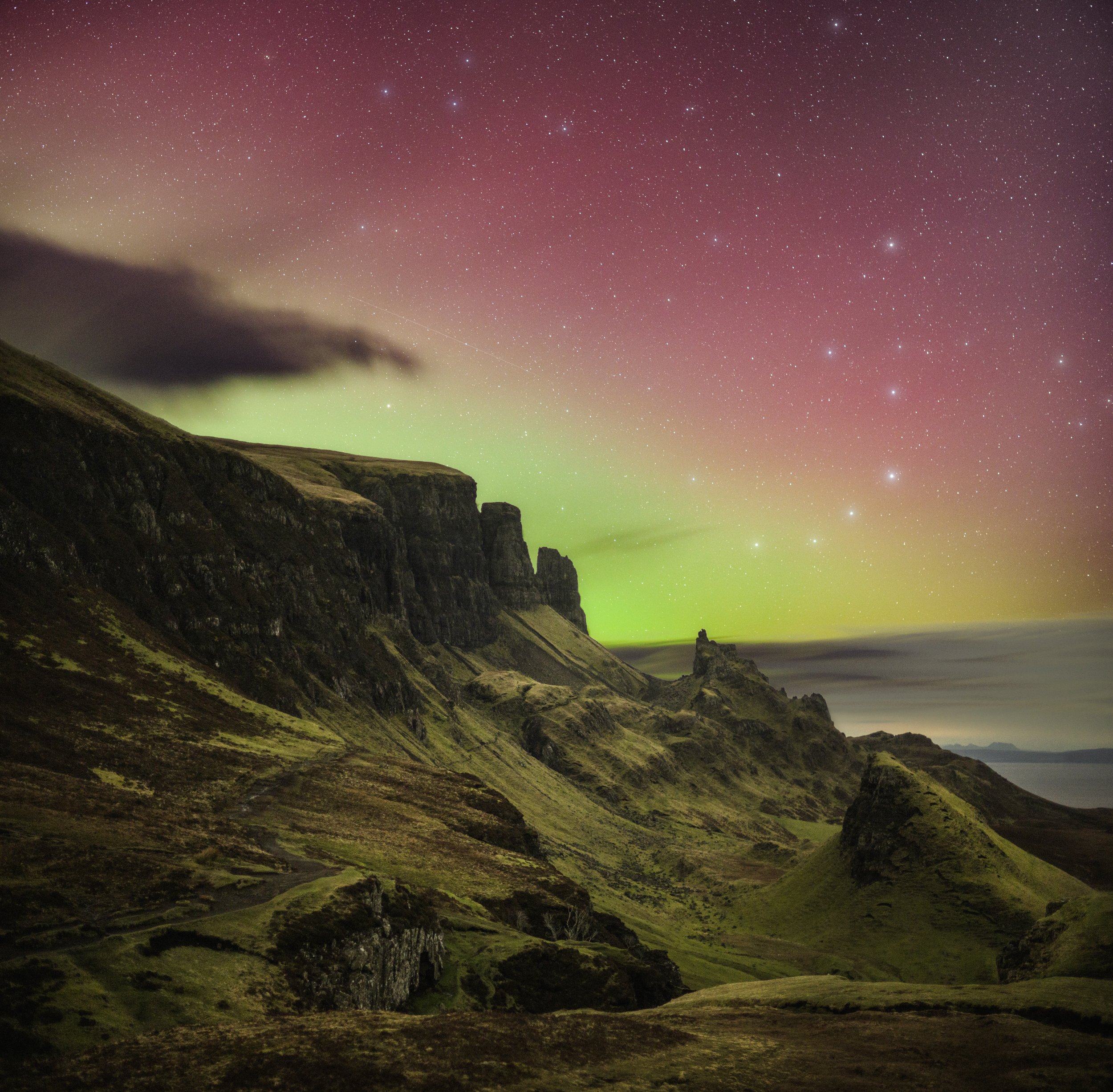 Aurora_Quiraing_Isle_of_Skye_Scotland.JPG