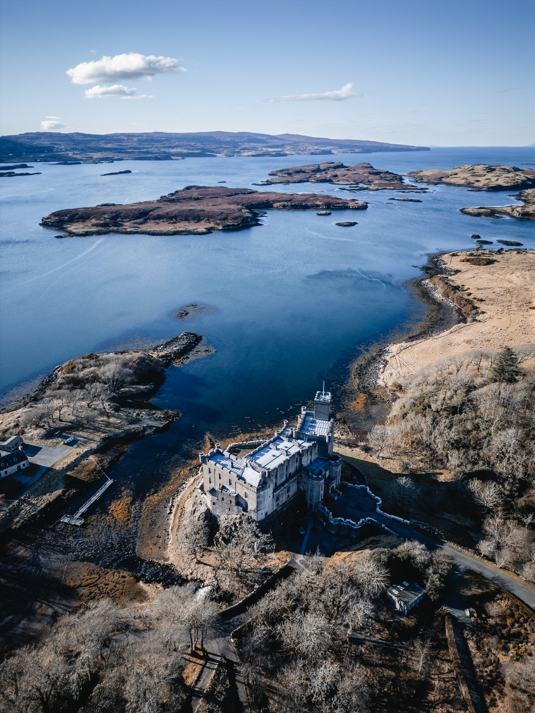 Dunvegan_Castle_Skye_Scotland.JPG