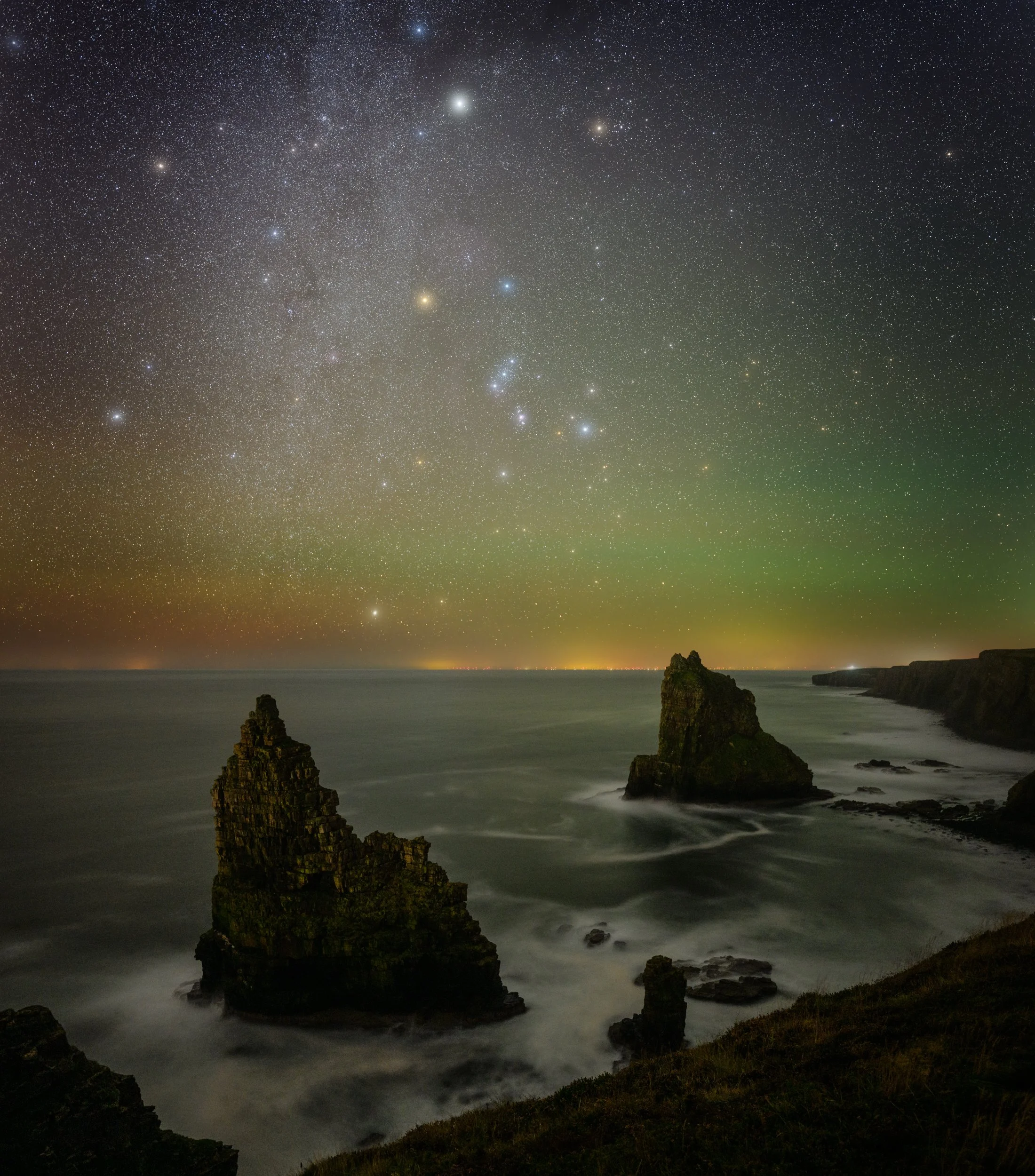 Orion_over_the_Duncansby_Sea_Stacks.JPG