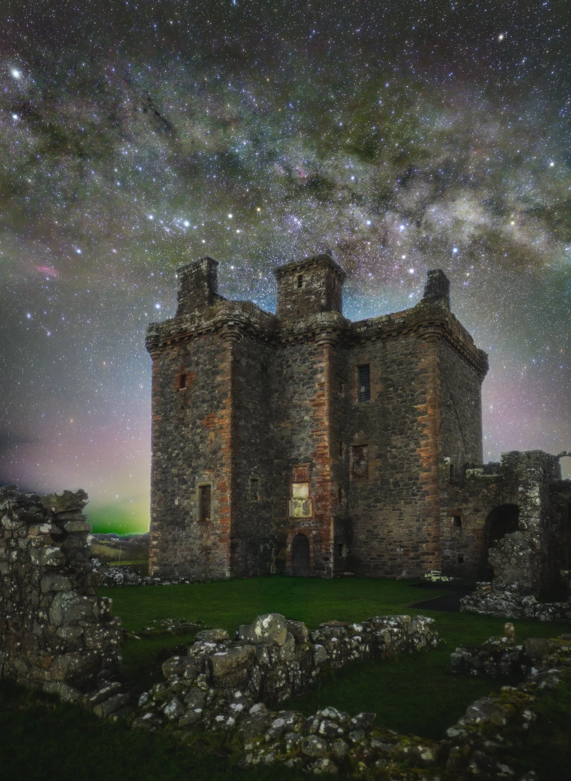Faint_Milky_Way_over_Balvaird Castle_Scotland_web.JPG