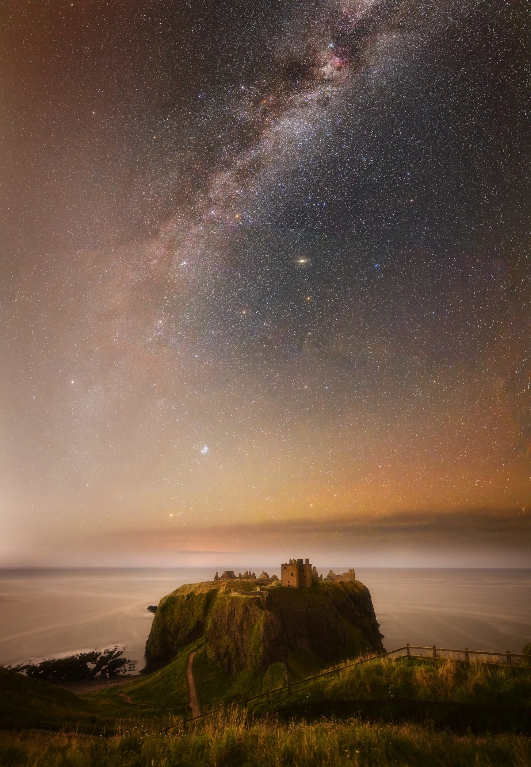 Dunnottar_Castle_Milky_Way_Scotland.JPG