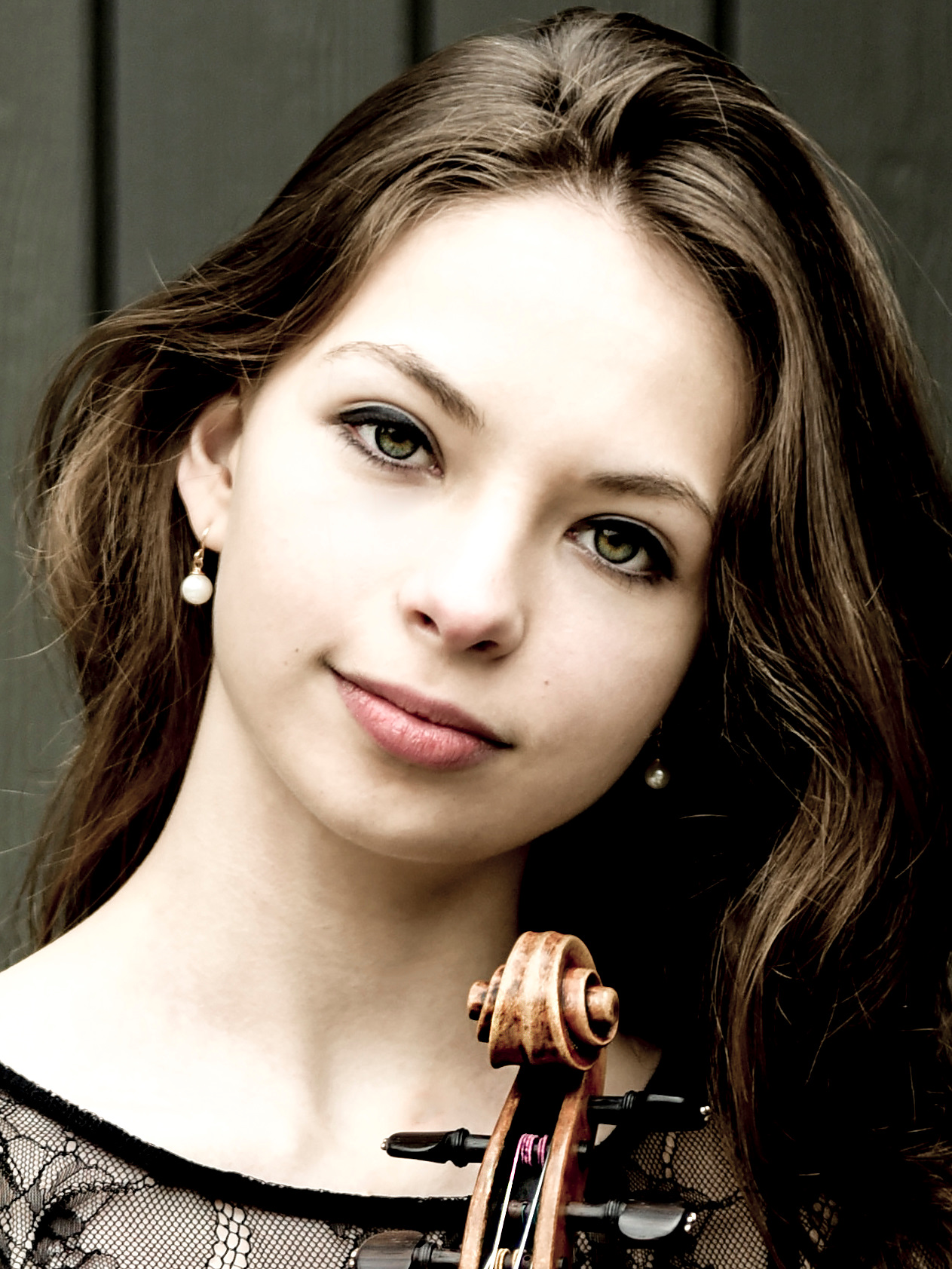 Tatjana "Tanja" Roos, violin
