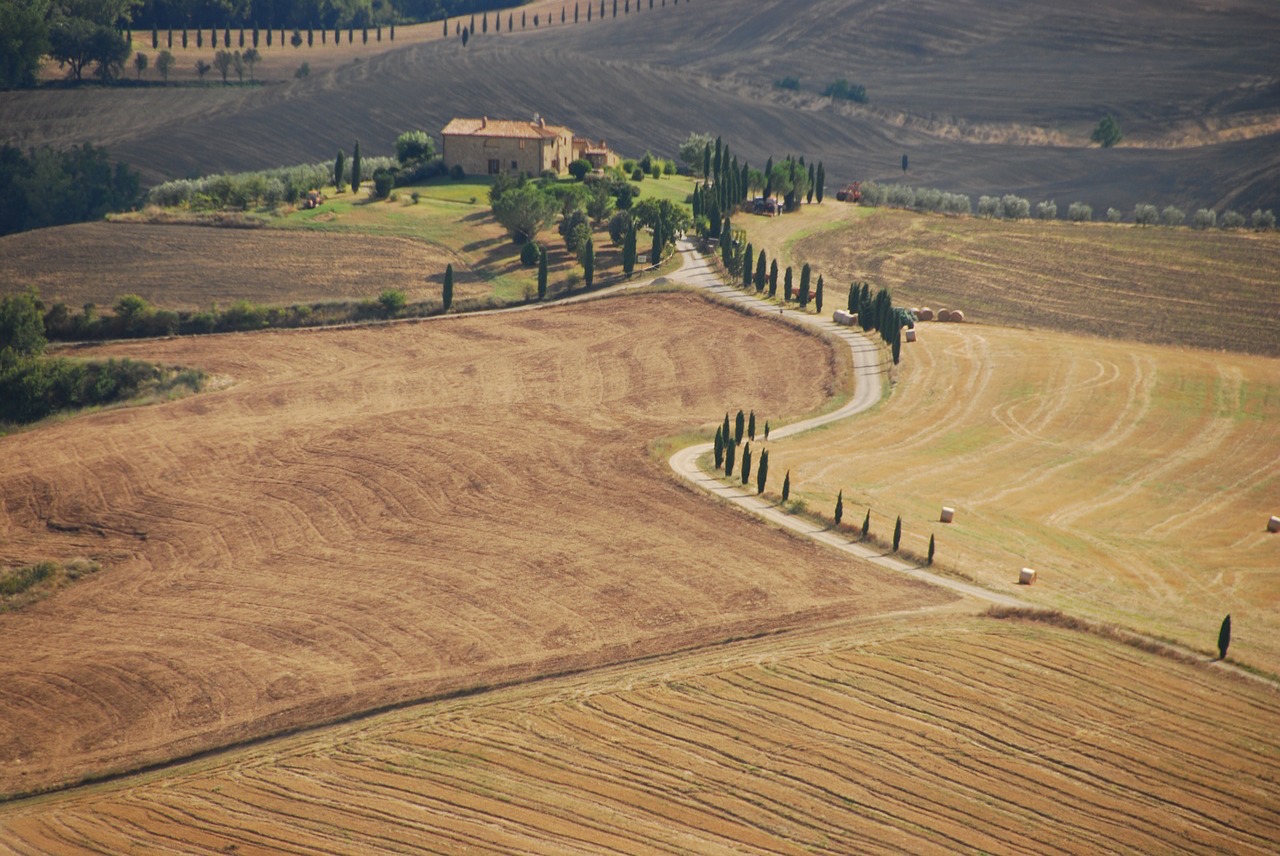 val-dorcia-tuscany-surroundings.jpg