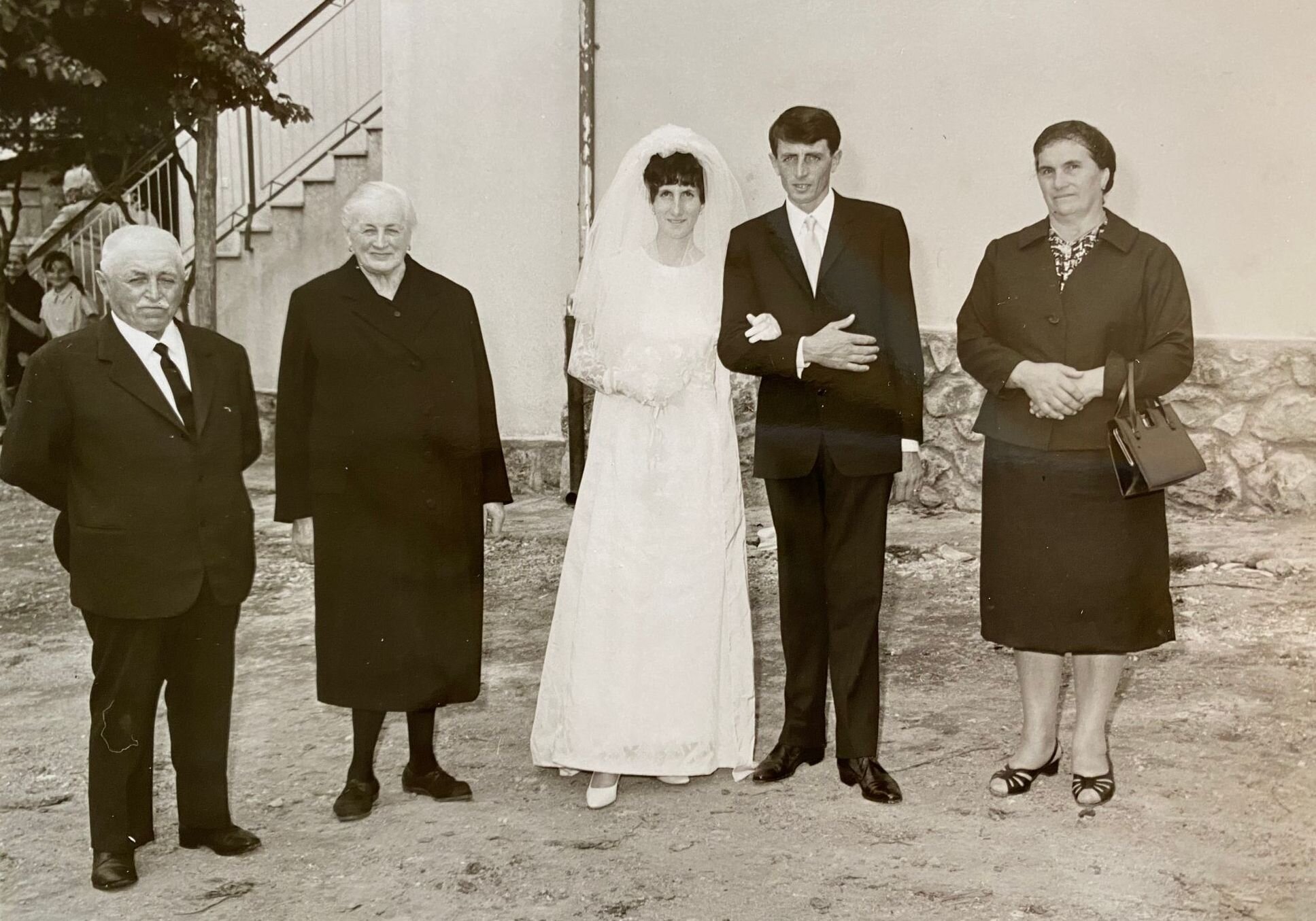 Nonno Giovanni, nonna Maria, mamma Carmela, babbo Giacomo e nonna Maria 