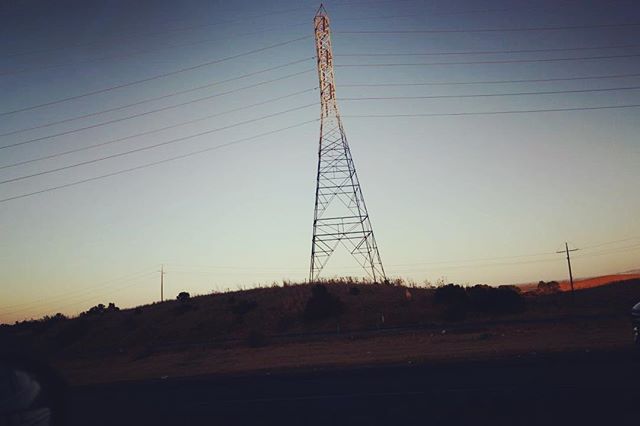 Thinking back to California drives at dusk. 
Happy Friday! 
#electricamerica #ontheroad #traveler #usa #california